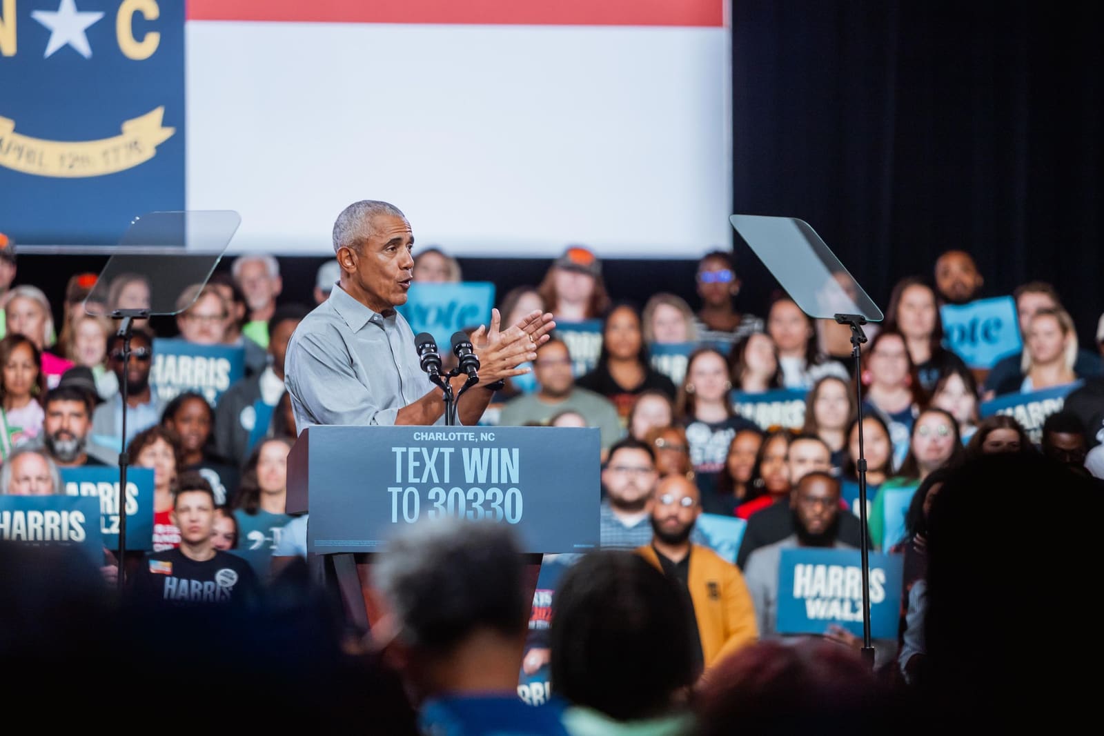 Barack Obama speaks to a large crowd in Charlotte, NC