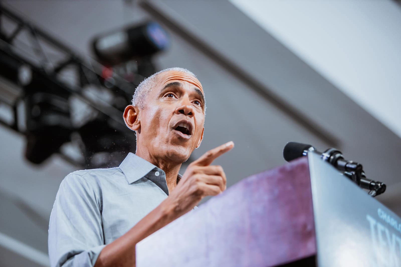 Barack Obama points while speaking in Charlotte, NC